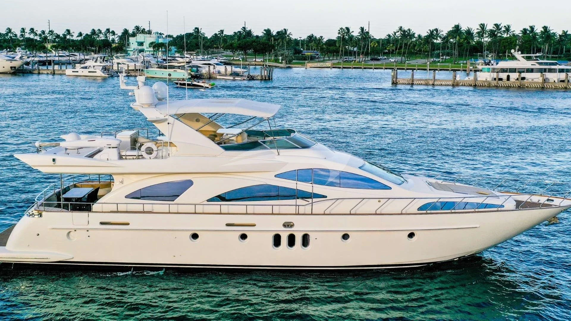 85ft Azimut Del Mar morning yacht view